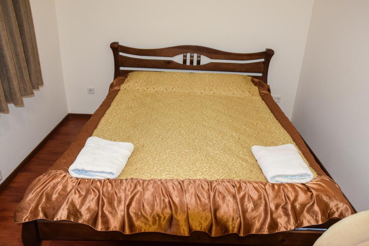 Gostynniy Dvir Hostel Ternopil Kültér fotó